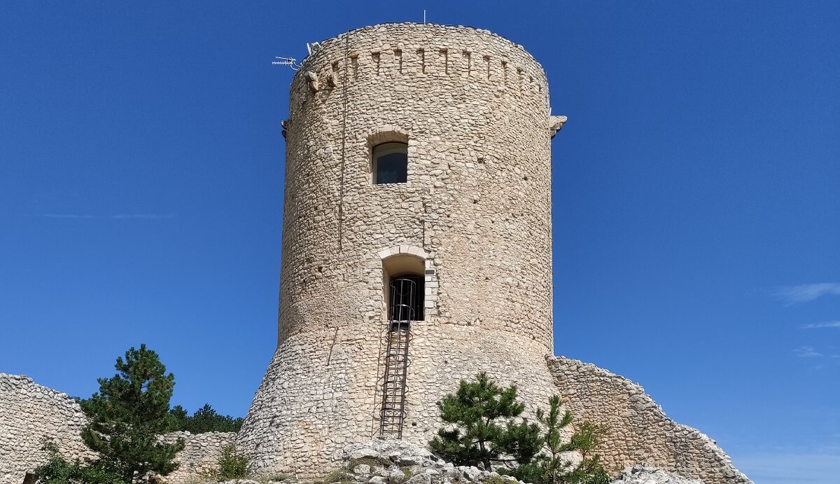Tower and walls of Castello di Bominaco