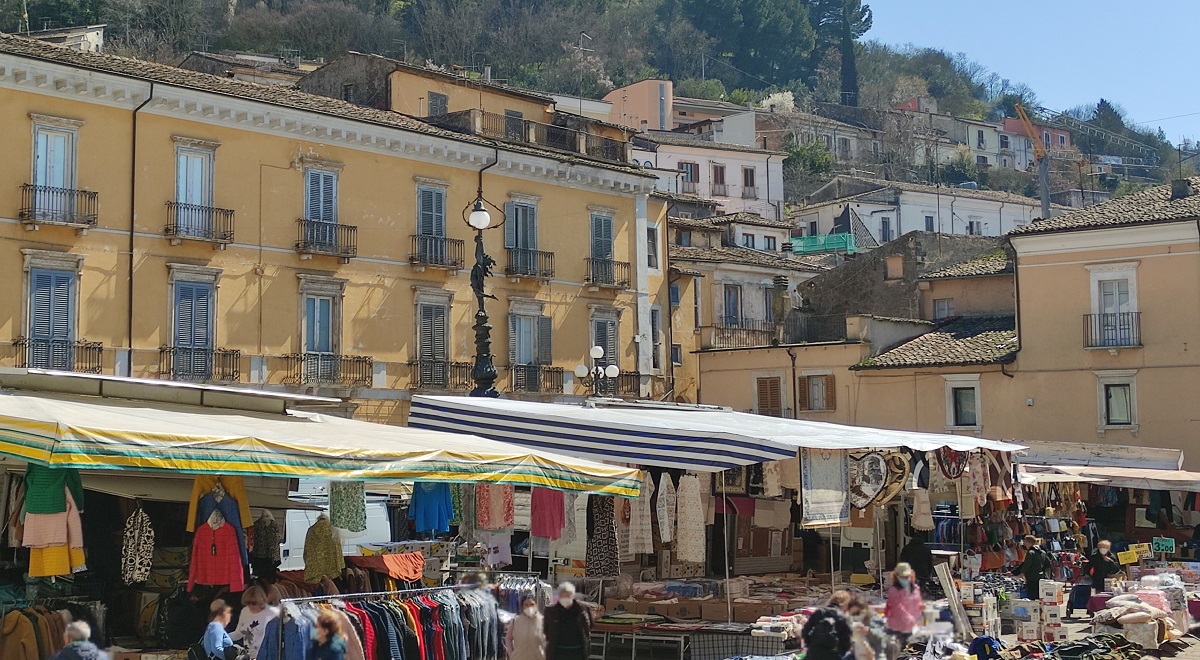 market place, Popoli