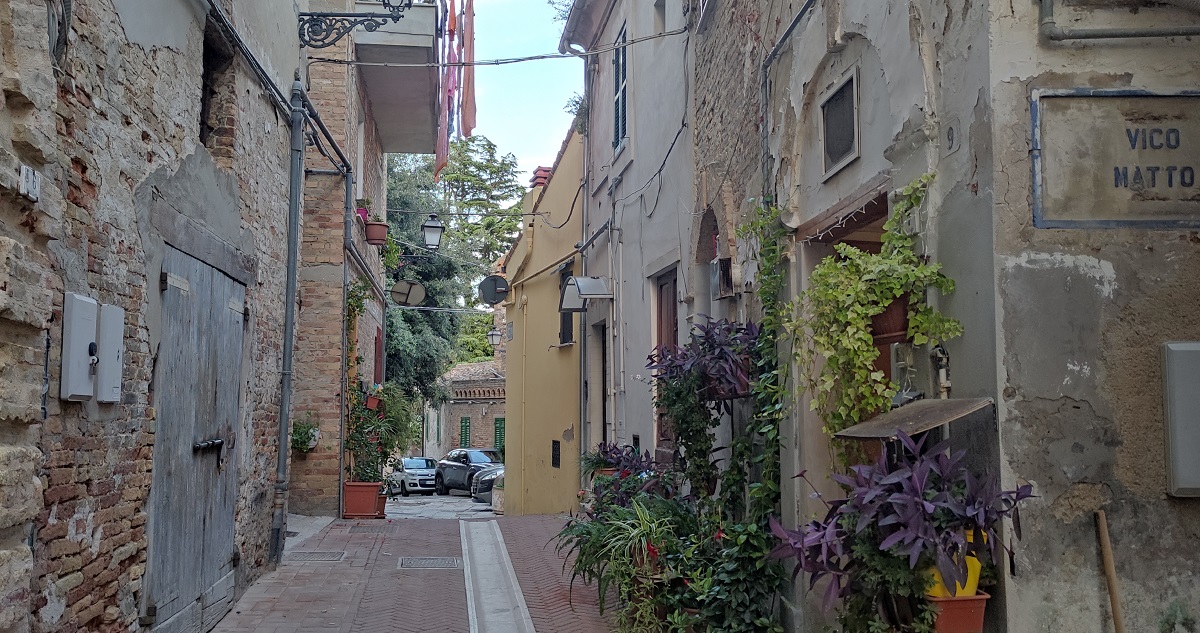 Street scene, old ghetto, Città Sant'Angelo