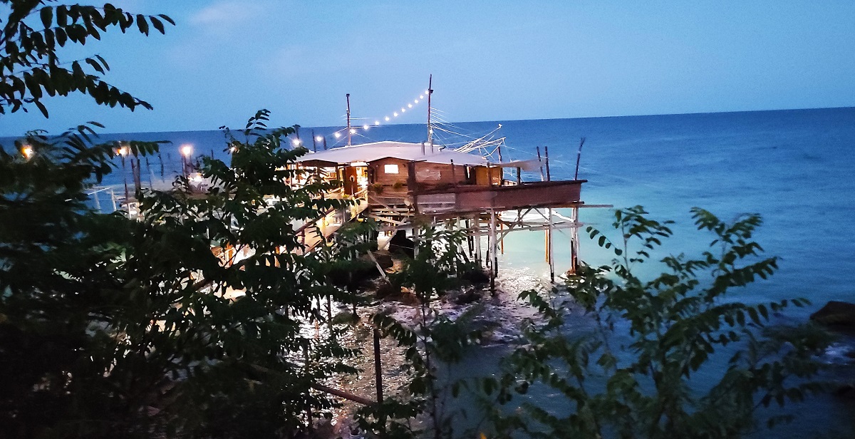 trabocco at night 