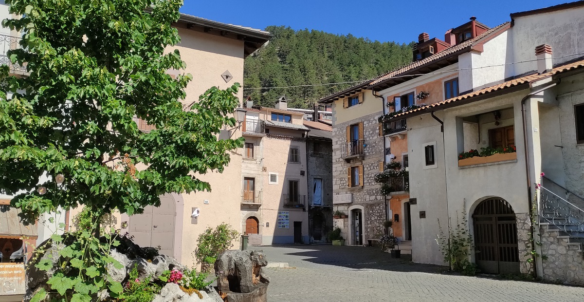 Street scene, Pescasseroli, with houses and shrubbery