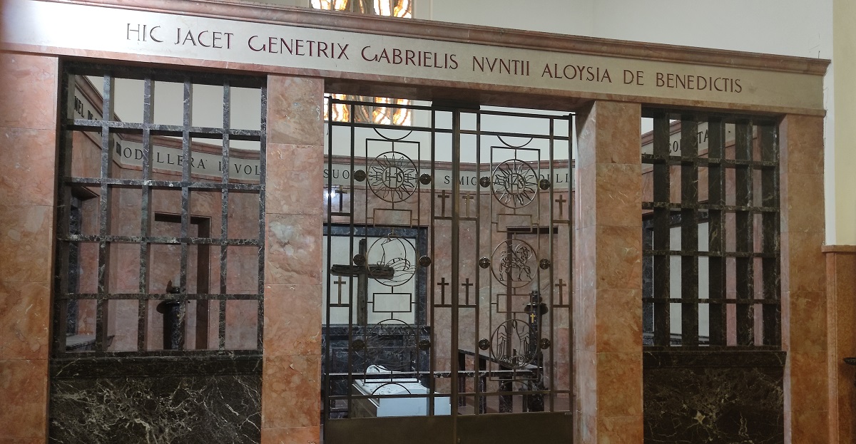 Tomb of Gabriele D'Annunzio's mother in San Cetteo Cathedral