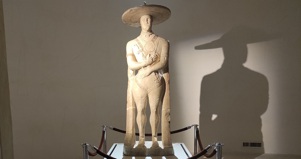 Guerriero di Capestrano and shadow, National Archeological Museum 