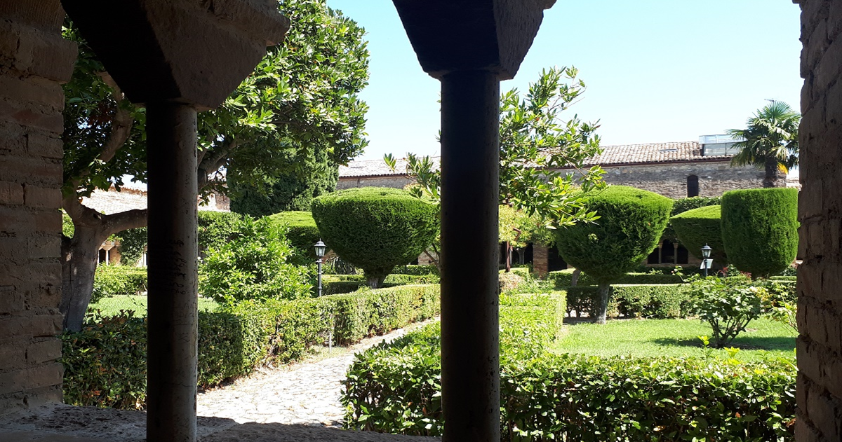 Garden of cloister seen from portico