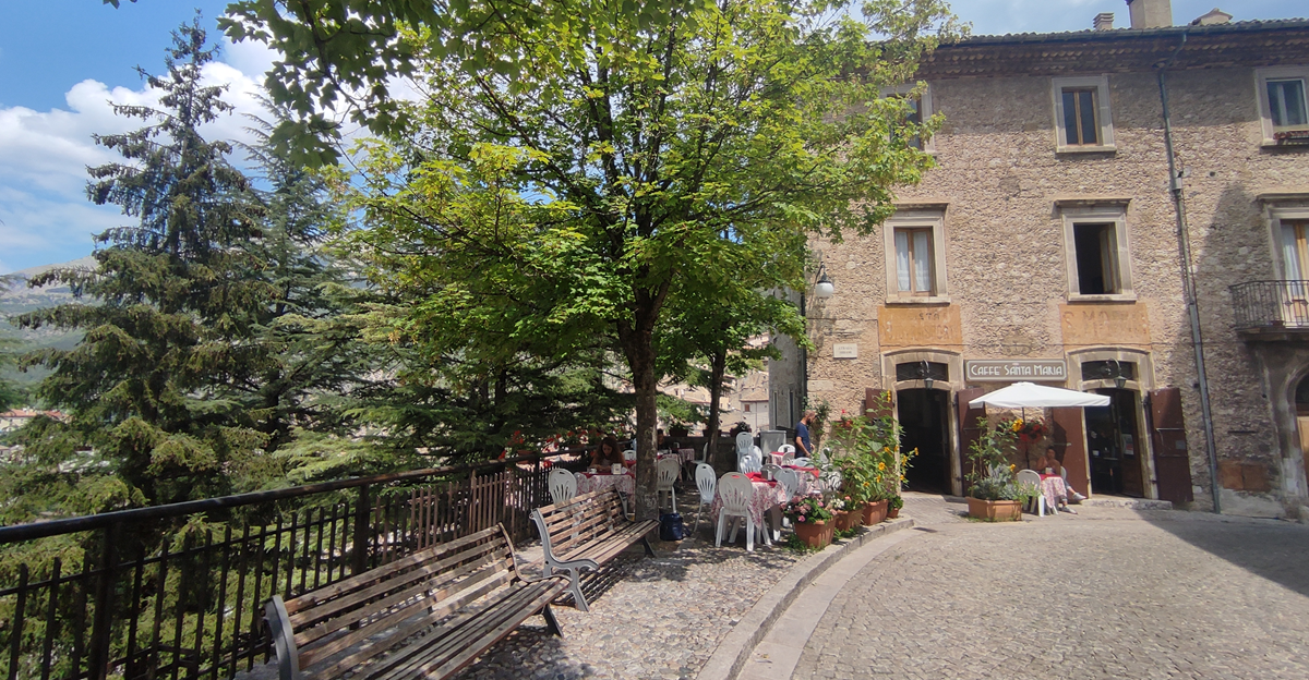 Cafè and terrace, Scanno