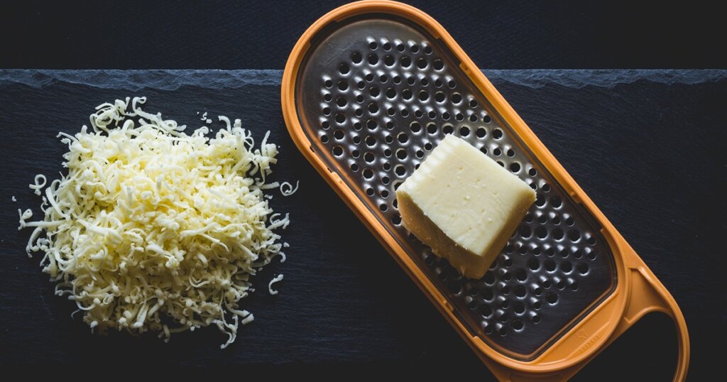 Cheese grater and grated cheese